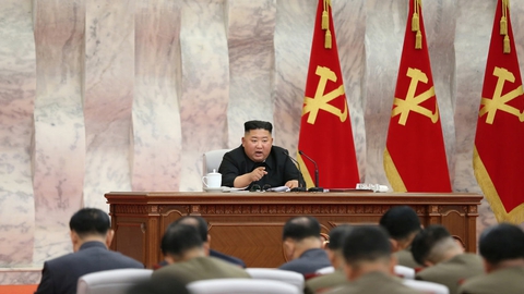 Kim Jong-un taler i forbindelse med et møde i det centrale militærudvalg under Koreas Arbejderparti.