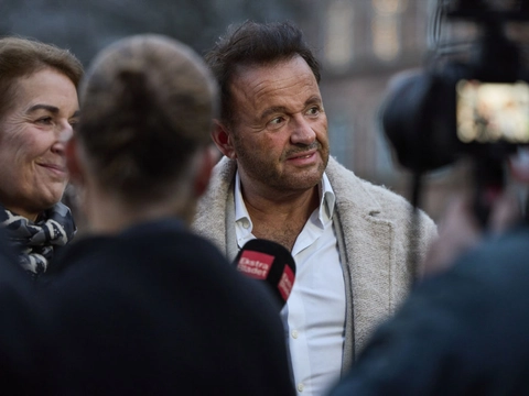 Dennis Knudsen står ifølge anklagemyndigheden til en ubetinget frihedsstraf, ligesom anklagemyndigheden vil inddrage kørekortet og konfiskere Knudsens Audi Q7.