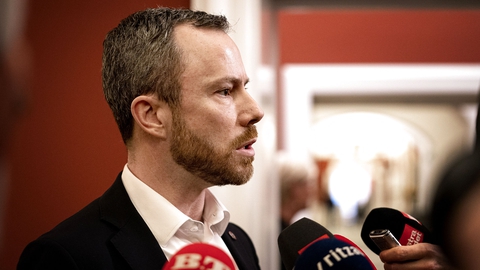 Jakob Ellemann-Jensen kommer ud fra gruppemøde. Partiet Venstre holder gruppemøde på Christiansborg for første gang efter, at den tidligere næstformand Kristian Jensen er blevet frataget sit ordførerskab og sine udvalgsposter, tirsdag den 14. januar 2020. (Foto: Ida Guldbæk Arentsen/Ritzau Scanpix)