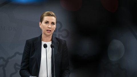 Statsminister Mette Frederik (S) og hendes embedsfolk er angiveligt i færd med at ansætte et departementsråd for økonomisk politik. (Arkivfoto)