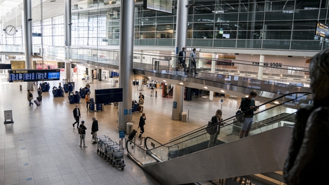 Fra onsdag 24. februar skal luftfartsselskaber tre timer efter ankomst til Danmark kunne videregive passageroplysninger til Styrelsen for Patientsikkerhed. (Arkivfoto)