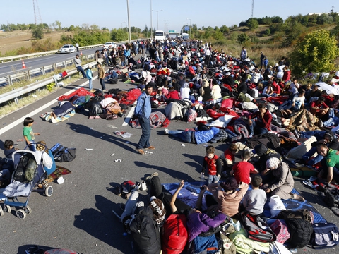 Sådan så situationen ud ved  den tyrkiske grænseby Edirne i 2015, hvor migranter forsøgte at komme ind i Europa. Nu meldes en ny gruppe migranter i Tyrkiet på vej samme vej for at nå ind i EU.
