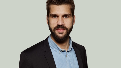 Jens Jonatan Steen er både chefredaktør for Netavisen Pio og folketingskandidat for Socialdemokratiet. Det er dog ikke noget problem, hvis man spørger ham.. (Foto: Socialdemokratiets partikontor)