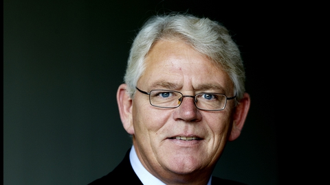 Erik Nielsen trådte tilbage efter Ekstra Bladets historier om, at han havde anskaffet sig en borgmesterbil i form af en eldrevet Mercedes, selv om han havde under én kilometer til arbejde. (Foto: PR-foto fra Rødovre Kommune)