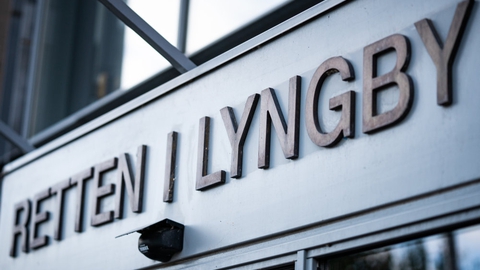 En 42-årig mand blev søndag formiddag stillet for en dommer i Retten i Lyngby. Her blev han varetægtsfængslet for at have dræbt sin kone. (Arkivfoto)