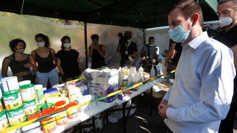 USA's viceudenrigsminister, David Hale, var torsdag forbi nogle af de ngo'er i det ramte område i Beirut, der forsøger at hjælpe de mange, der har mistet deres hjem ved eksplosionen i sidste uge.
