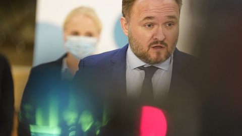 Et flertal i Folketinget er enige om at stoppe for det danske olie- og gaseventyr i Nordsøen i 2050. Aftalen blev præsenteret i Klimaministeriet torsdag aften af klimaminister Dan Jørgensen (S).
