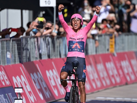 Efter 21 etaper i Italien kan Egan Bernal (Ineos) nu kalde sig vinder af Giro d'Italia.