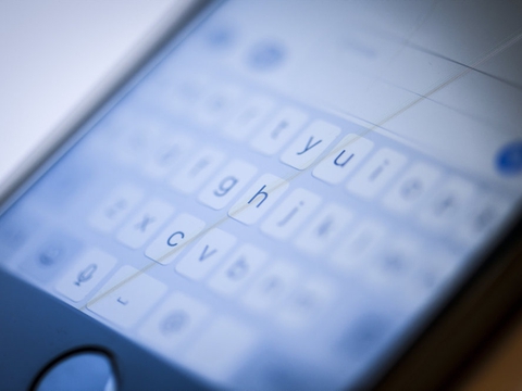 Flere borgere har anmeldt, at de har modtaget beskeder, der ser ud, som om de er sendt fra henholdsvis NemID og Statens Serum Institut. I sms'erne bliver folk opfordret til at sende et billede af deres NemID. Men det skal man ikke, advarer politiet, som oplyser, at der er tale om svindel. (Arkivfoto).