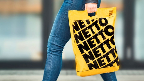 Nu bliver bæreposer som disse på billedet snart forbudt. Et flertal i Folketinget bakker op om forslaget, der skal behandles af politikerne i dag. (Foto: PR-foto fra Netto)