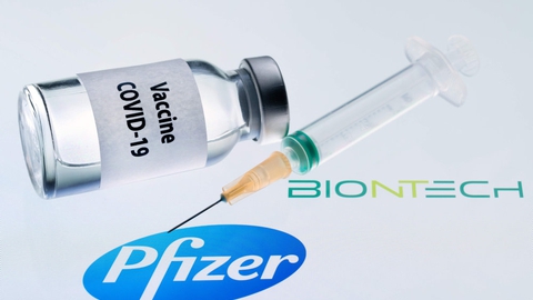 Vaccinen fra Pfizer/BioNTech blev godkendt i mandags af EU-Kommissionen. Det ventes inden for få dage at ankomme til Danmark.


