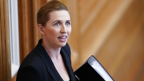 Til statsministerens spørgetime tirsdag undskylder Mette Frederiksen for Socialdemokratiets angrebsplaner mod Venstre. (Foto: Niels Christian Vilmann/Ritzau Scanpix)