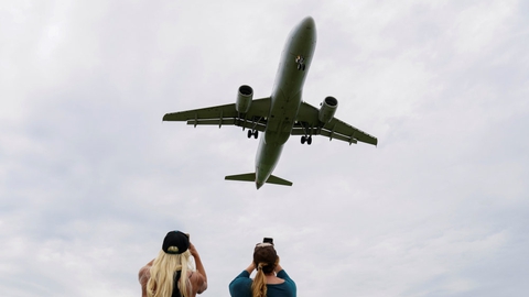 Flyselskaber i USA har den seneste tid oplevet et fald på omkring 95 procent i antallet af indlandsrejser.